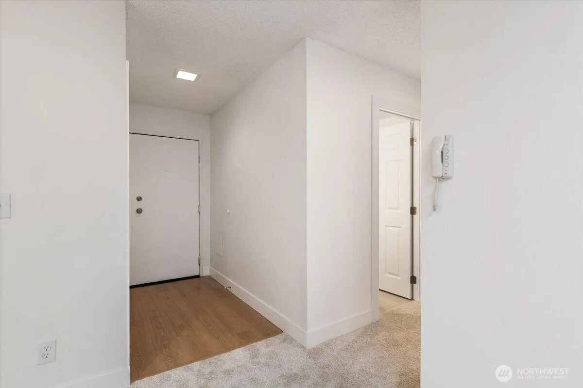 Property photo for 14600 Ne 32nd Street #i15, Bellevue photo 5
