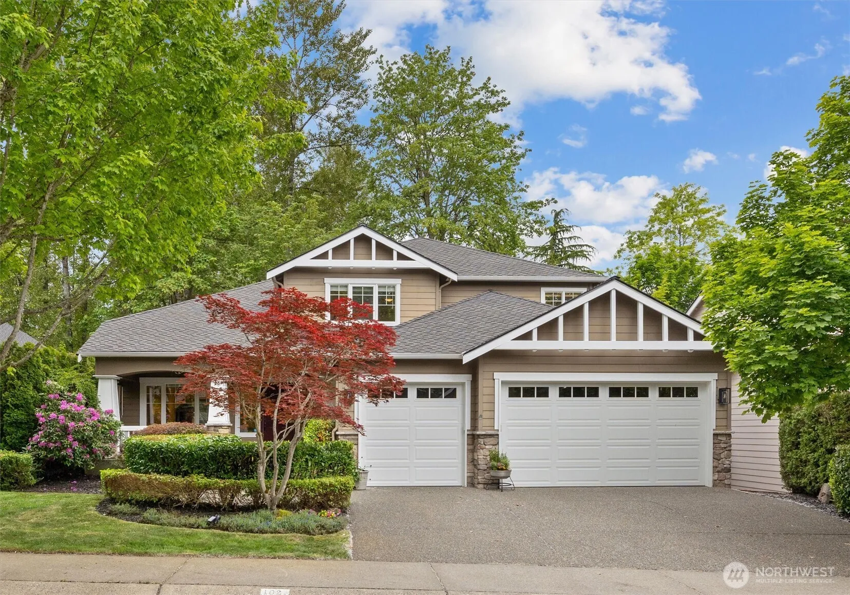 Property photo for 1021 271st Avenue Se, Sammamish photo 2