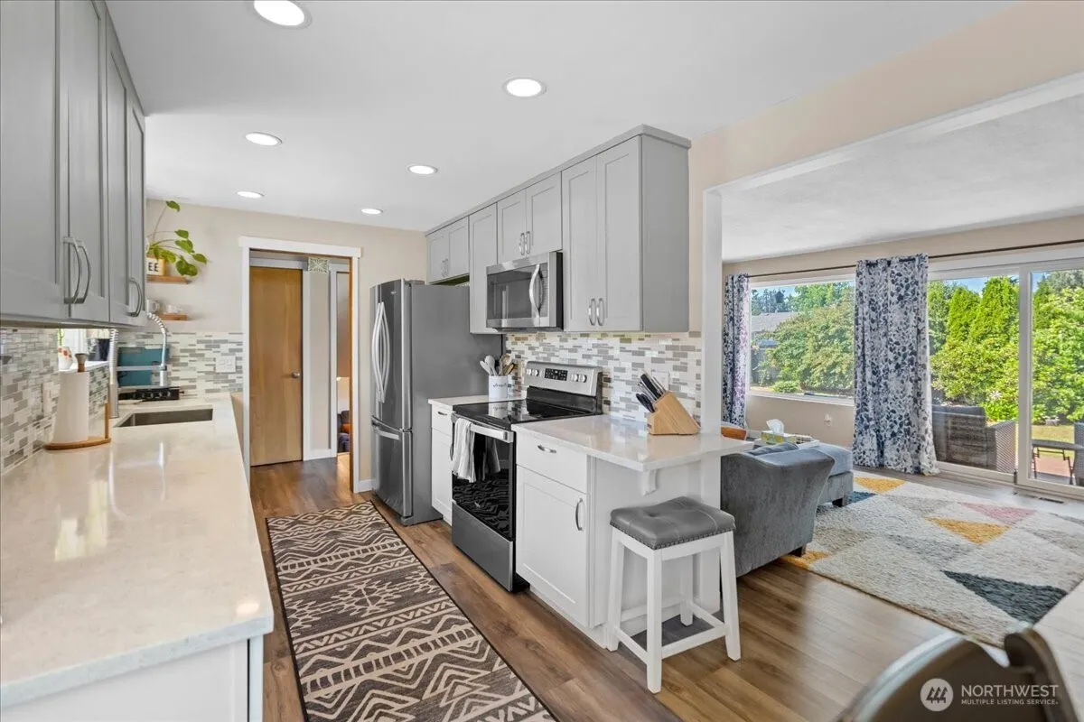 Property photo for 8515 94th Street Sw, Lakewood photo 4