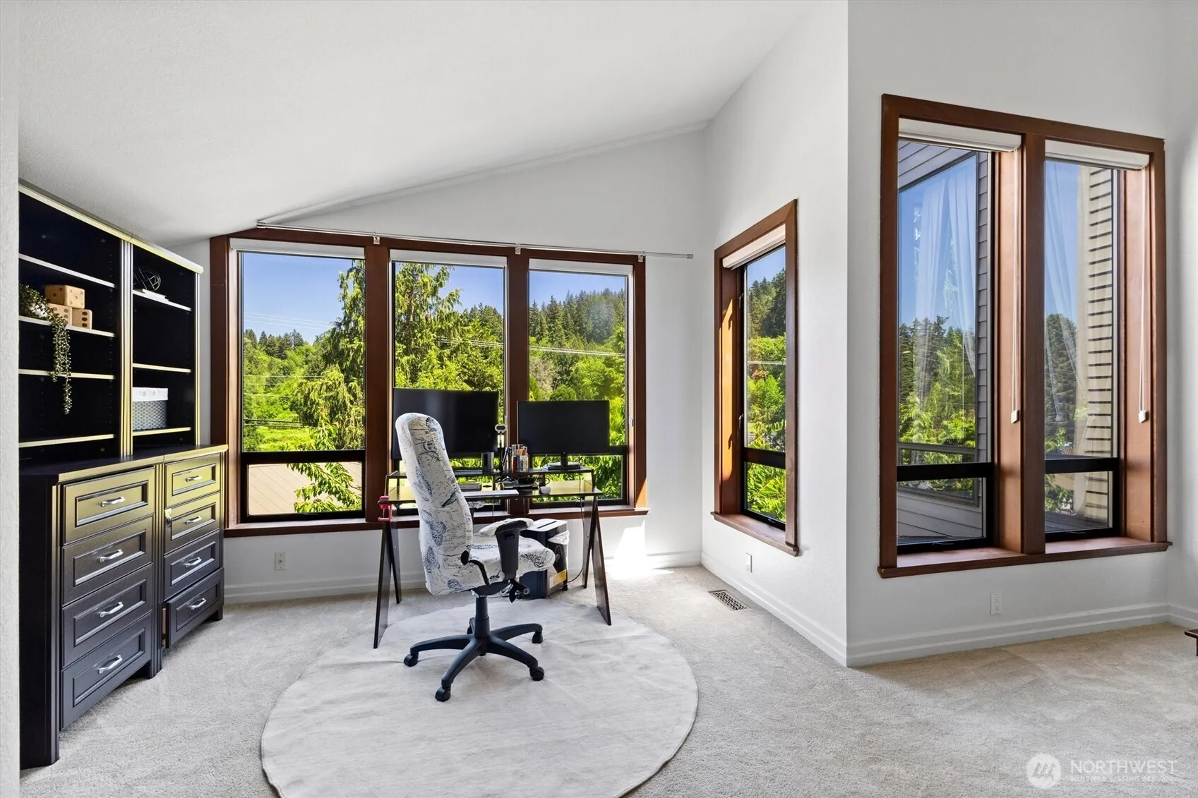 Property photo for 16306 Valhalla Drive, Bothell photo 5