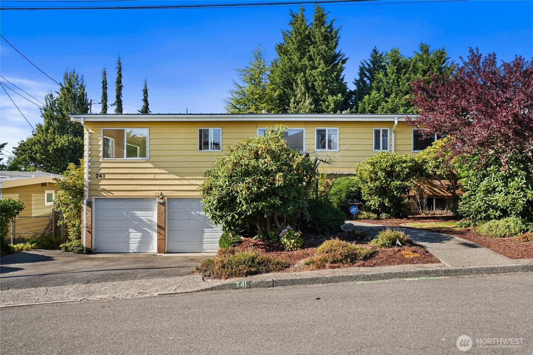 Property photo for 741 Hemlock Street, Edmonds photo 2