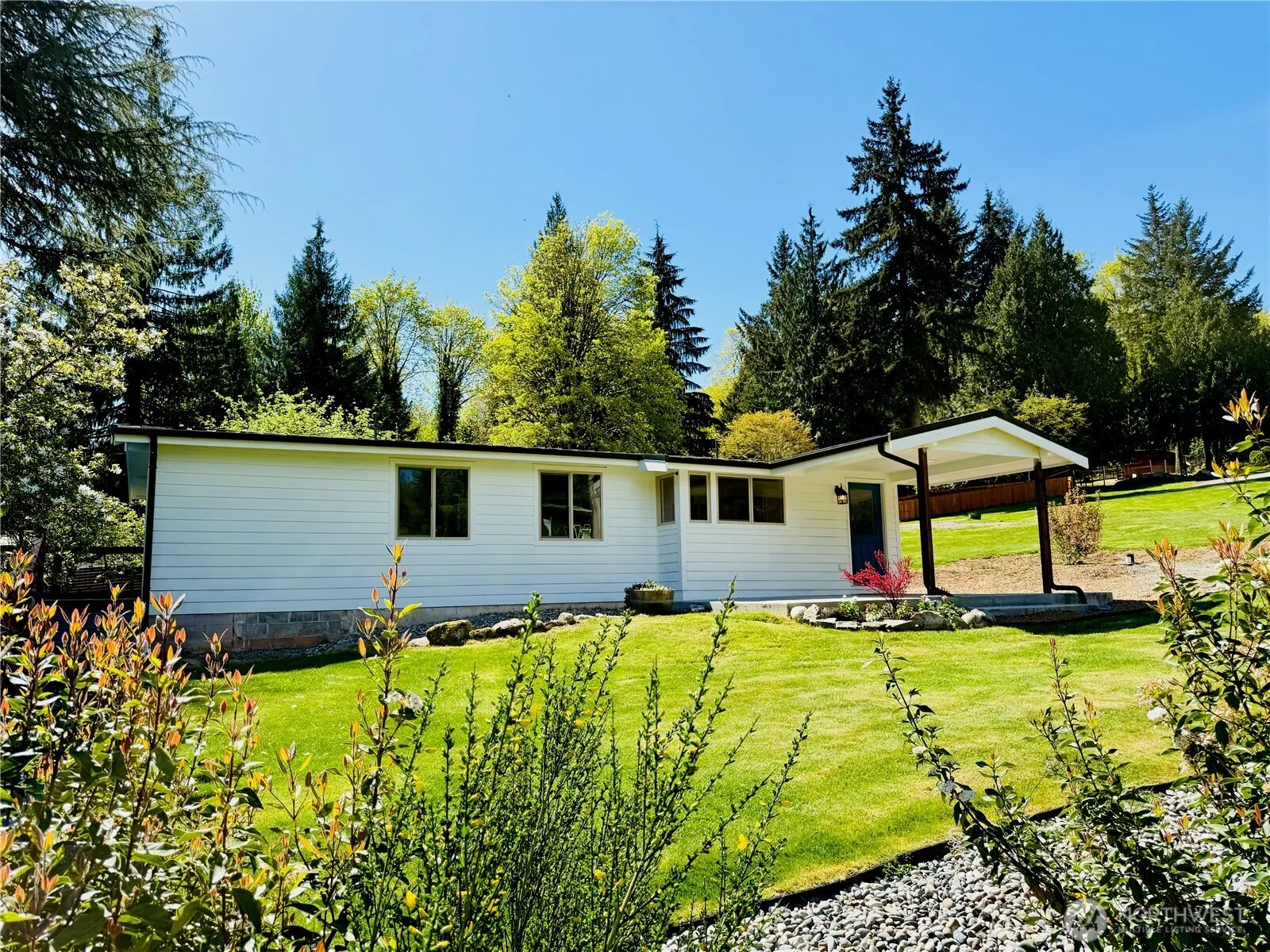 Property photo for 477 W Lake Samish Drive, Bellingham photo 2