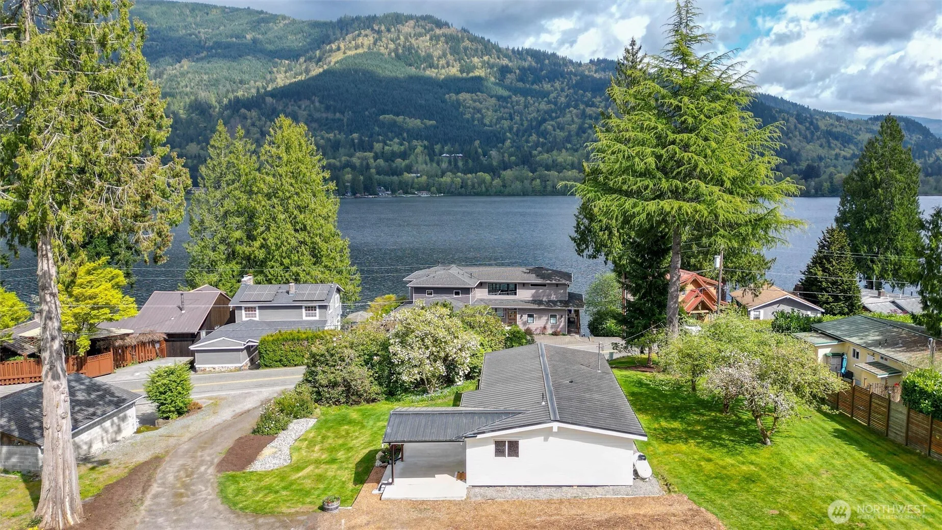 Property photo for 477 W Lake Samish Drive, Bellingham photo 5