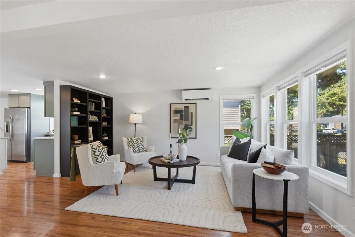 Property photo for 8109 15th Avenue Sw, Seattle photo 5
