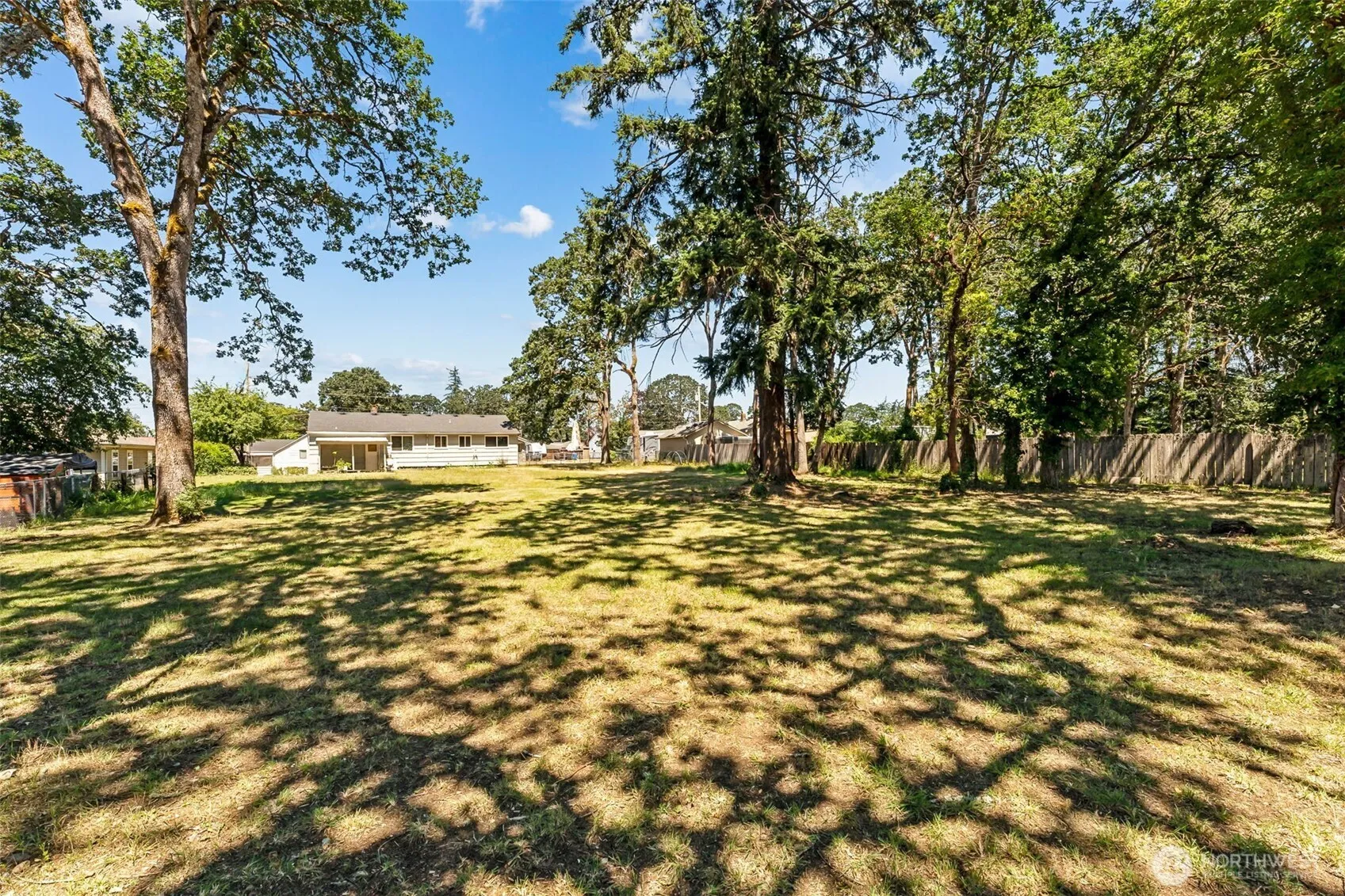 Property photo for 15401 Grant Avenue Sw, Lakewood photo 3