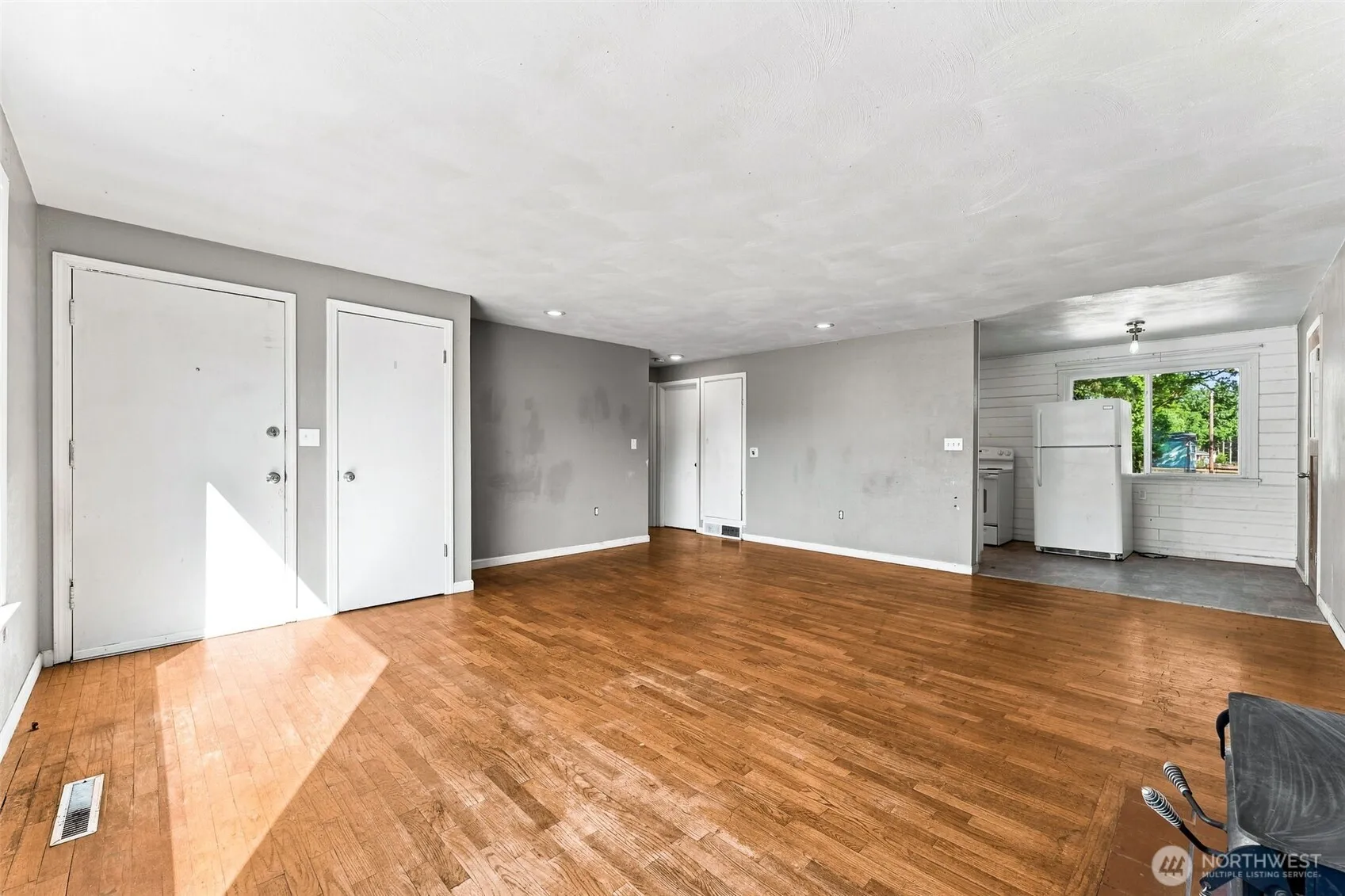 Property photo for 15401 Grant Avenue Sw, Lakewood photo 4