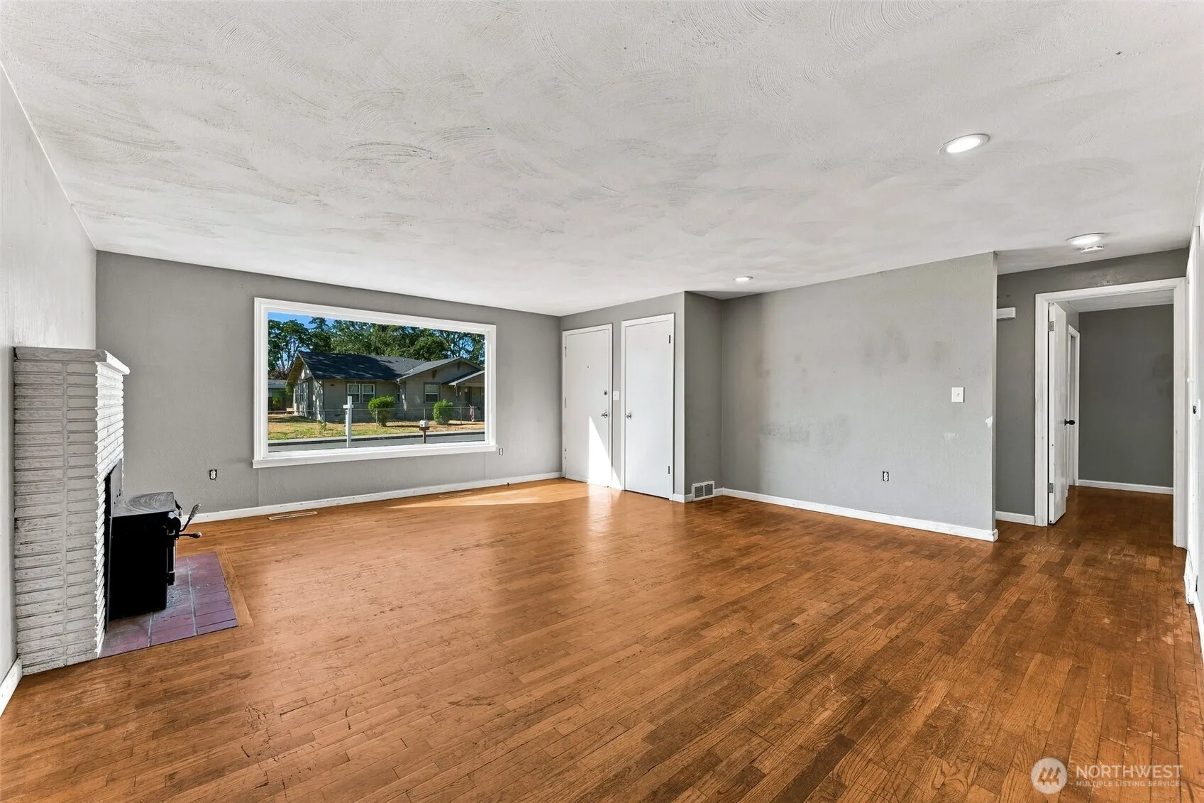 Property photo for 15401 Grant Avenue Sw, Lakewood photo 3