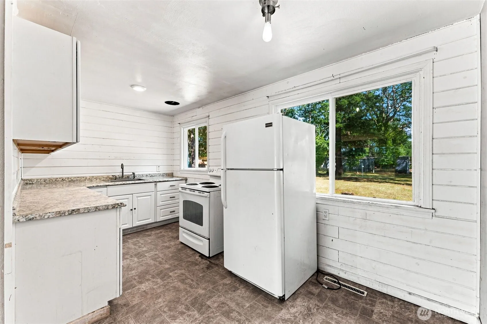 Property photo for 15401 Grant Avenue Sw, Lakewood photo 5