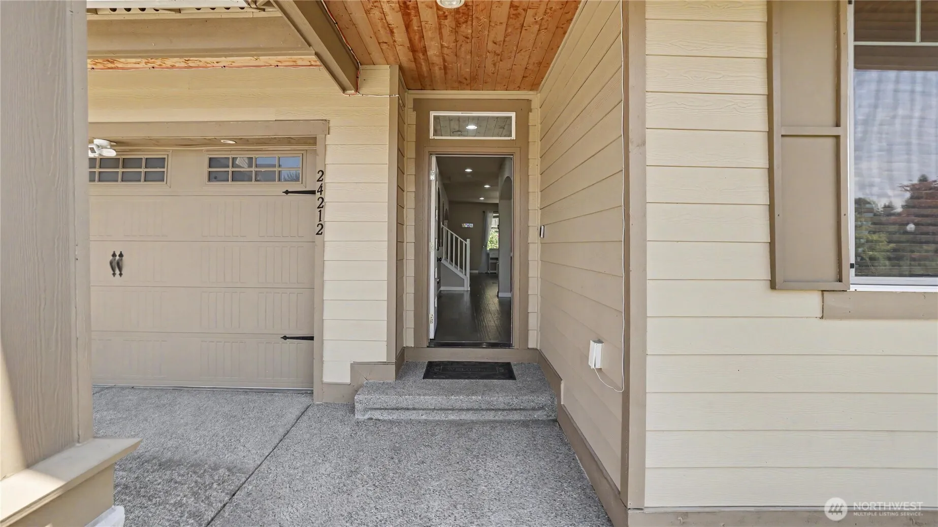 Property photo for 24212 114th Place Se, Kent photo 2