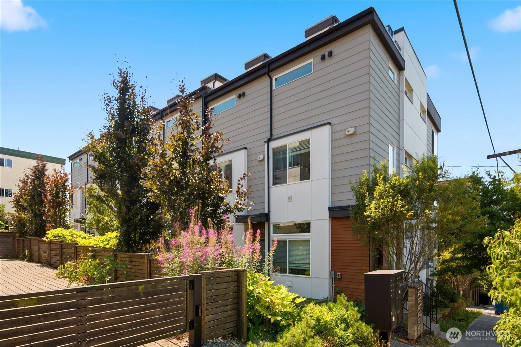 Property photo for 333 N 90th Street, Seattle photo 2