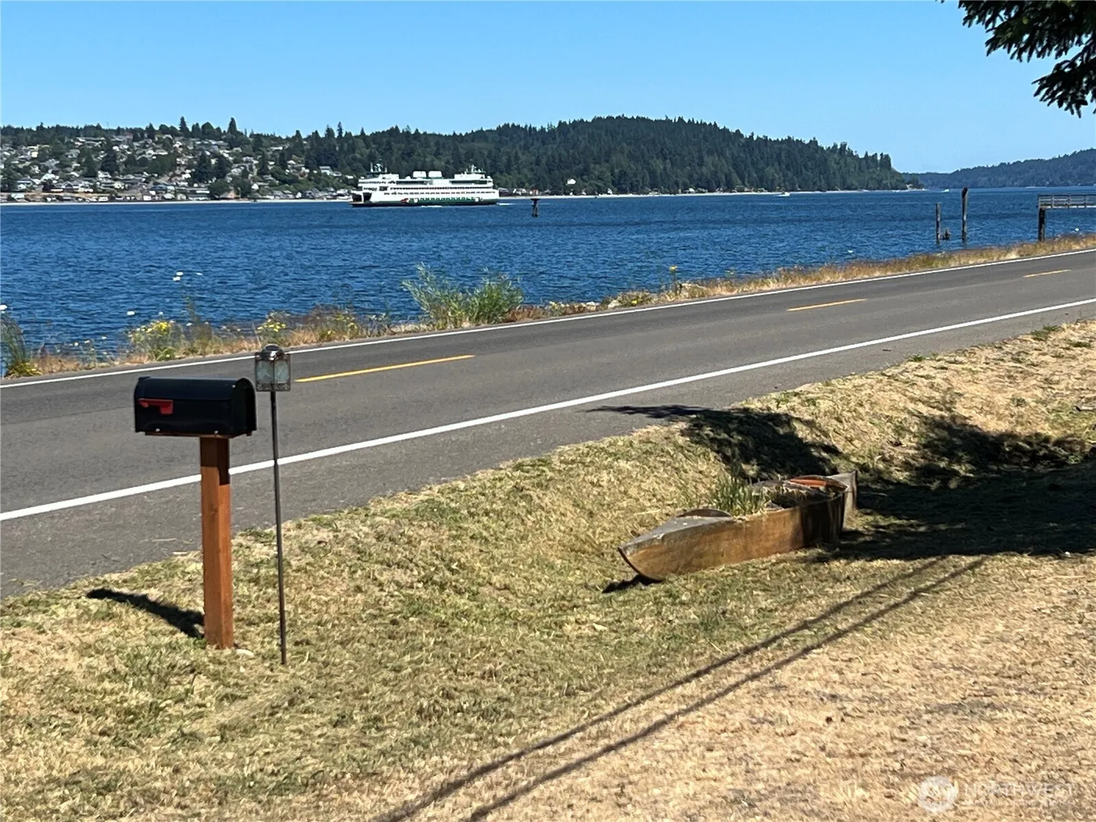 Property photo for 1647 Beach Drive E, Port Orchard photo 5