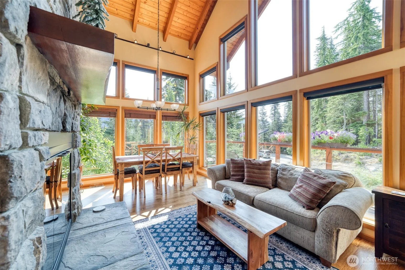 Property photo for 41 Cedar Lane, Snoqualmie Pass photo 2