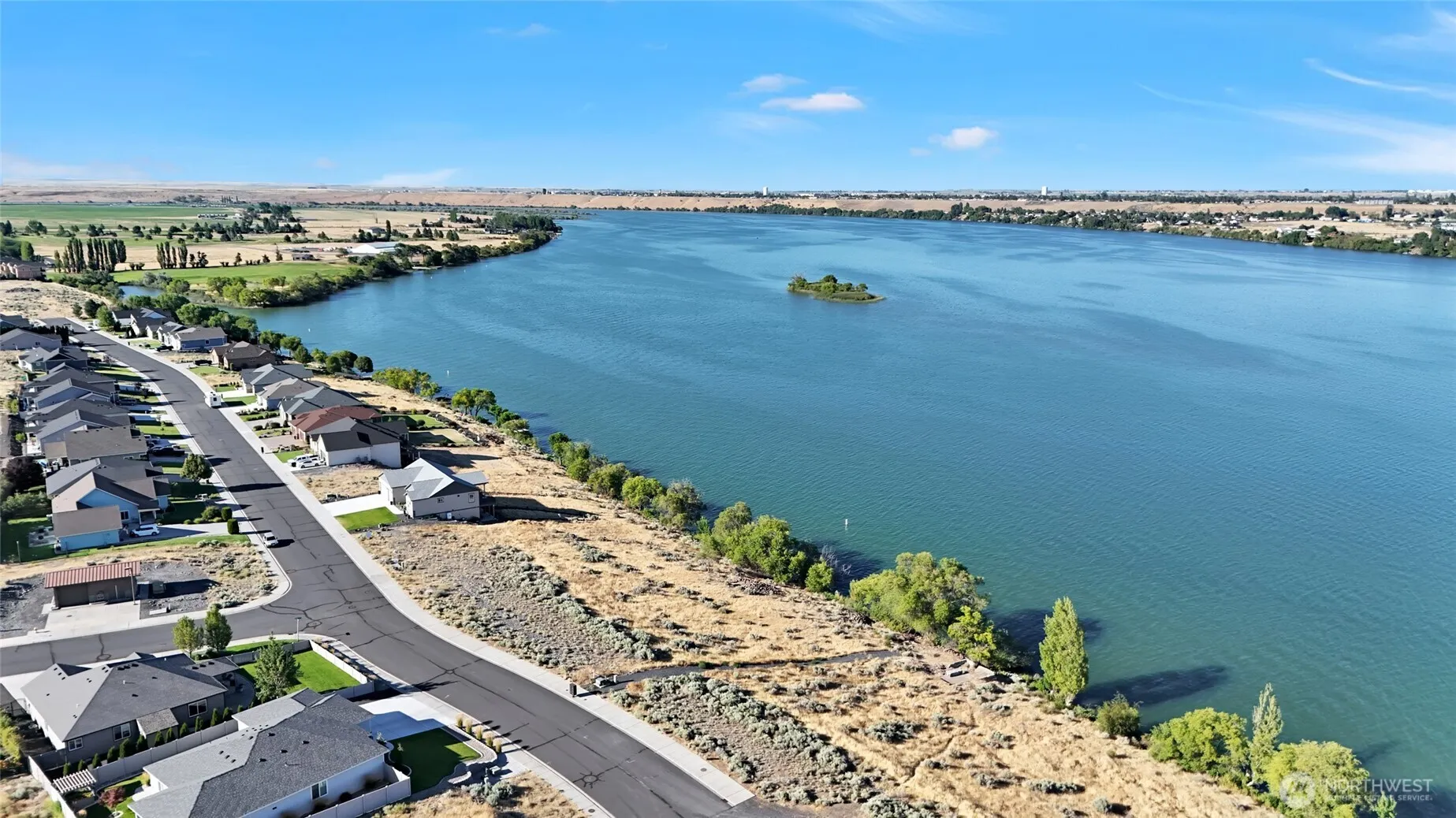 Property photo for 3973 Edwards Road Ne, Moses Lake photo 2