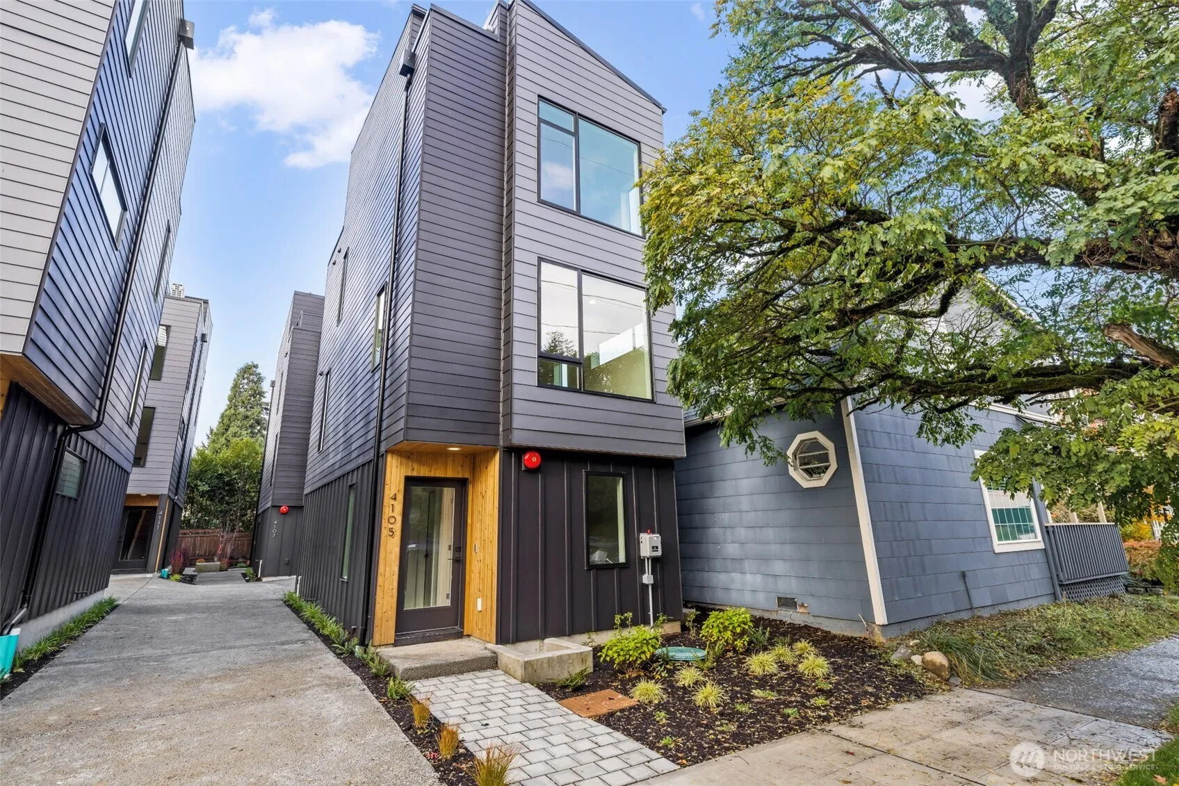 Property photo for 4105 25th Avenue Sw, Seattle