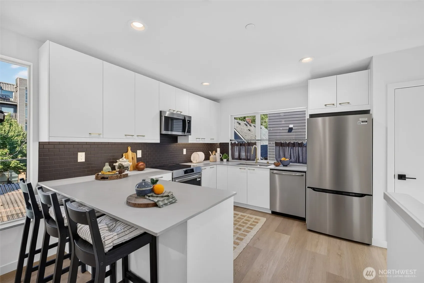 Property photo for 4105 25th Avenue Sw, Seattle photo 5