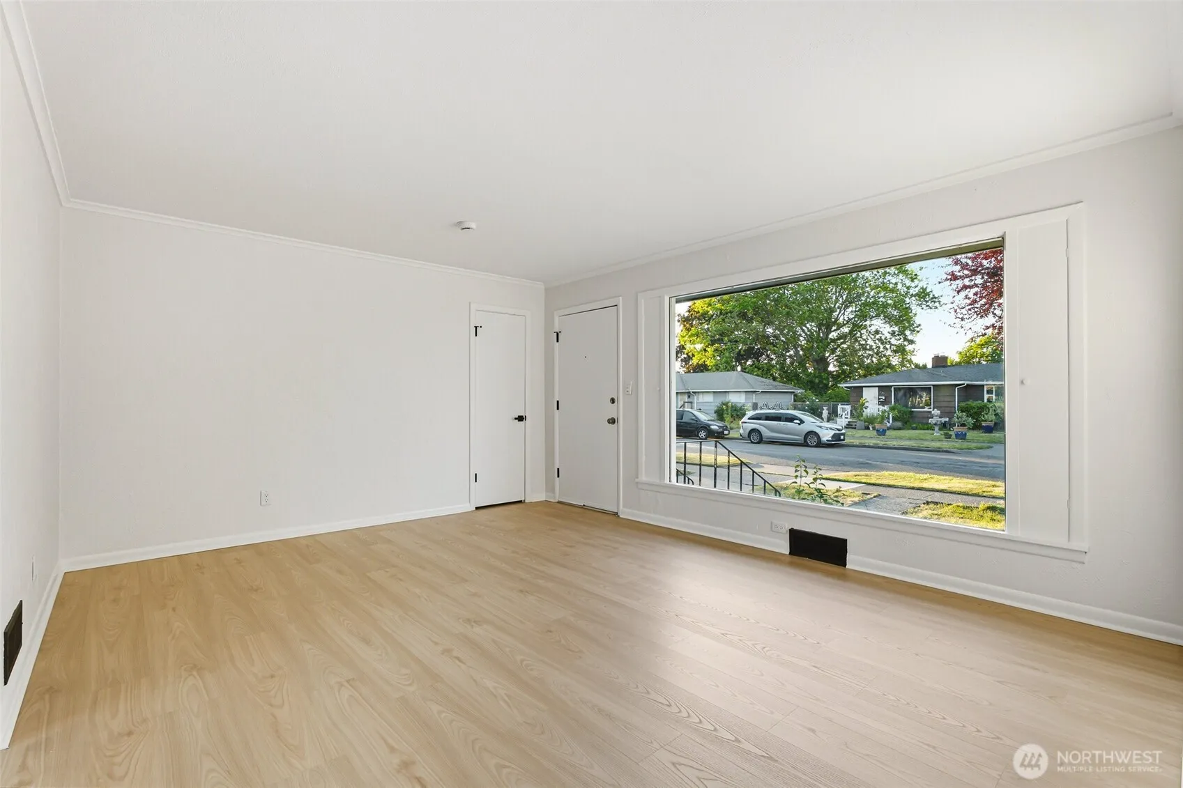Property photo for 924 E 57th Street, Tacoma photo 5