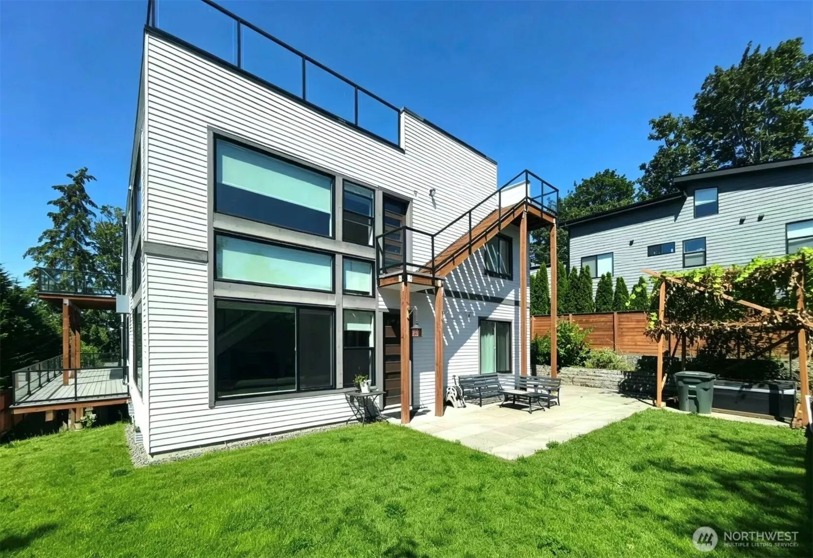 Property photo for 3621 Lincoln Avenue Ne, Renton photo 2