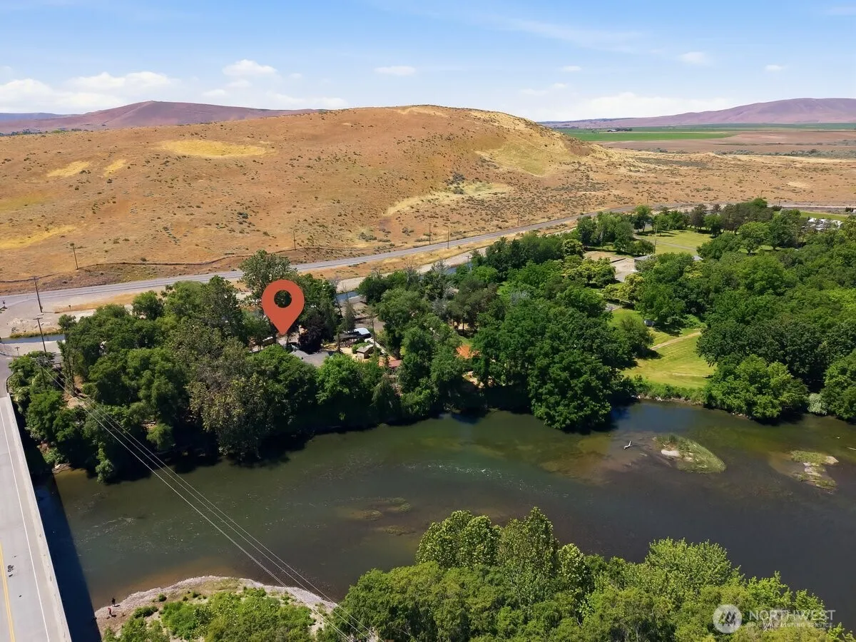 Property photo for 76704 N Yakima River Road, West Richland photo 2