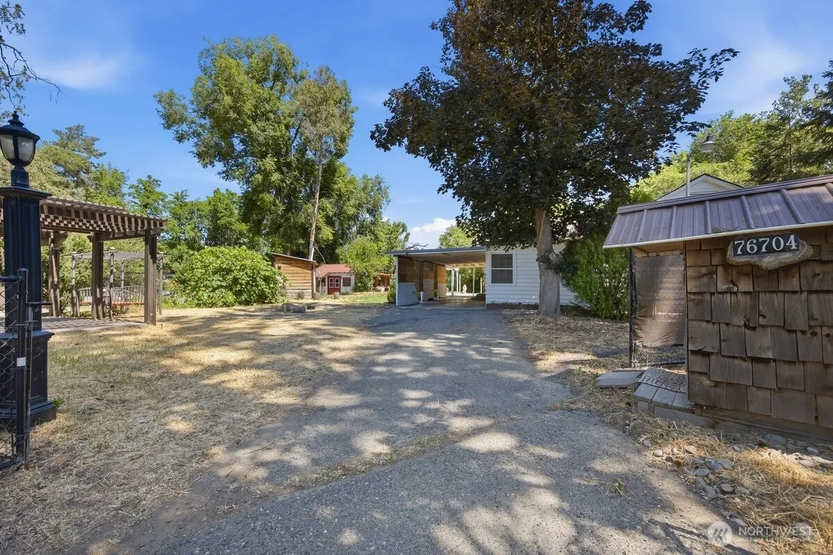 Property photo for 76704 N Yakima River Road, West Richland photo 5