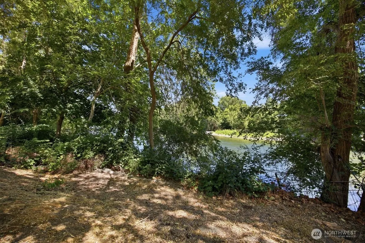 Property photo for 76704 N Yakima River Road, West Richland photo 3