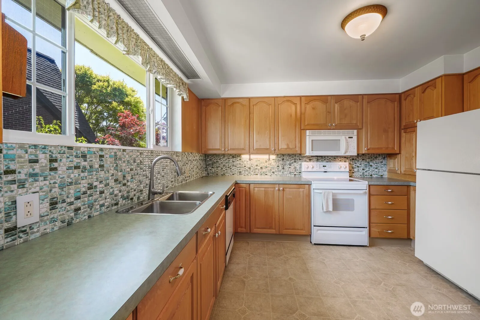 Property photo for 7528 33rd Avenue Nw, Seattle photo 5