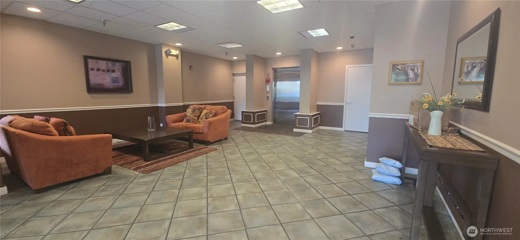 Property photo for 12345 Roosevelt Way Ne #406, Seattle photo 3