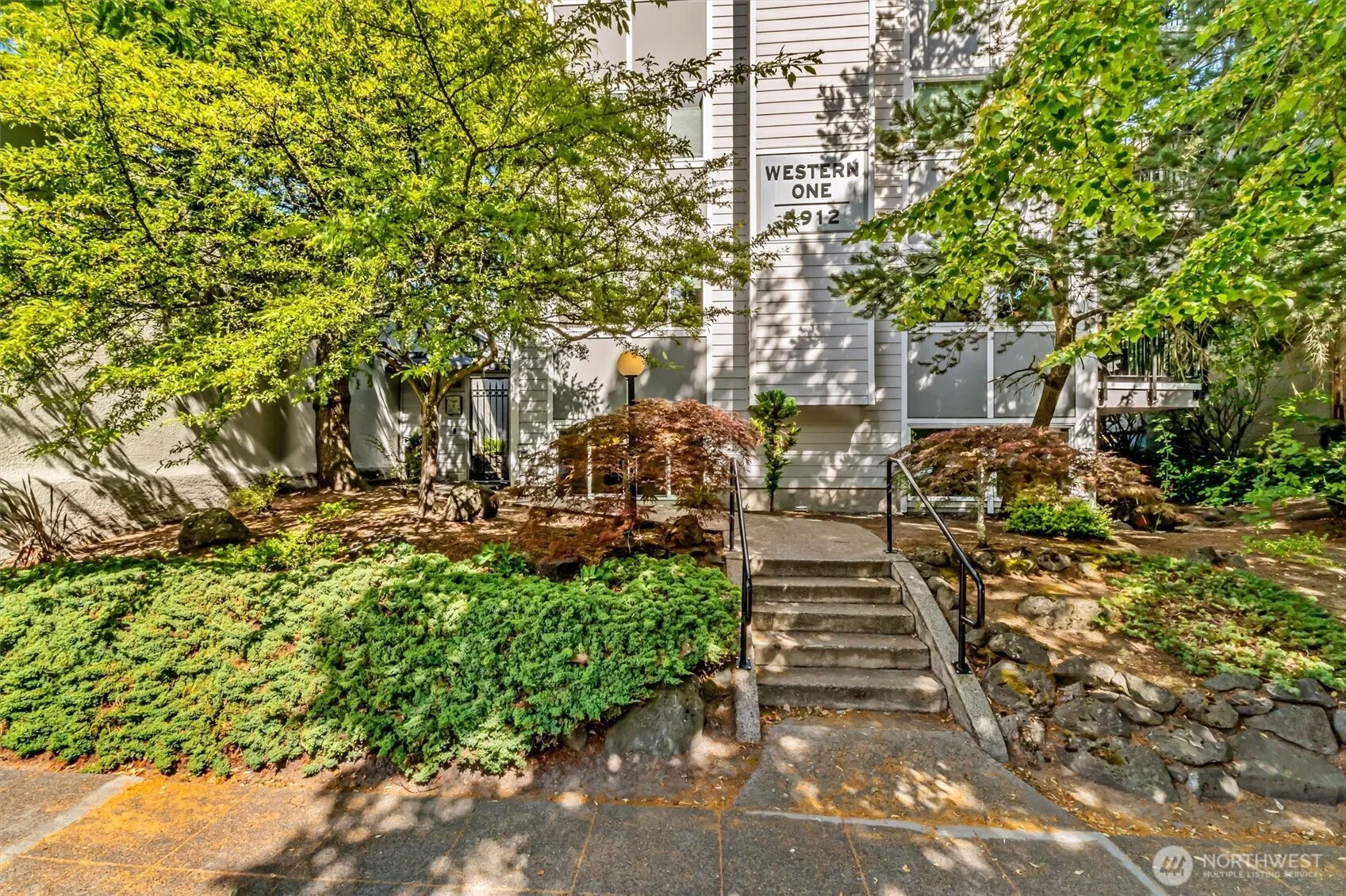 Property photo for 5912 California Avenue Sw #102, Seattle photo 2