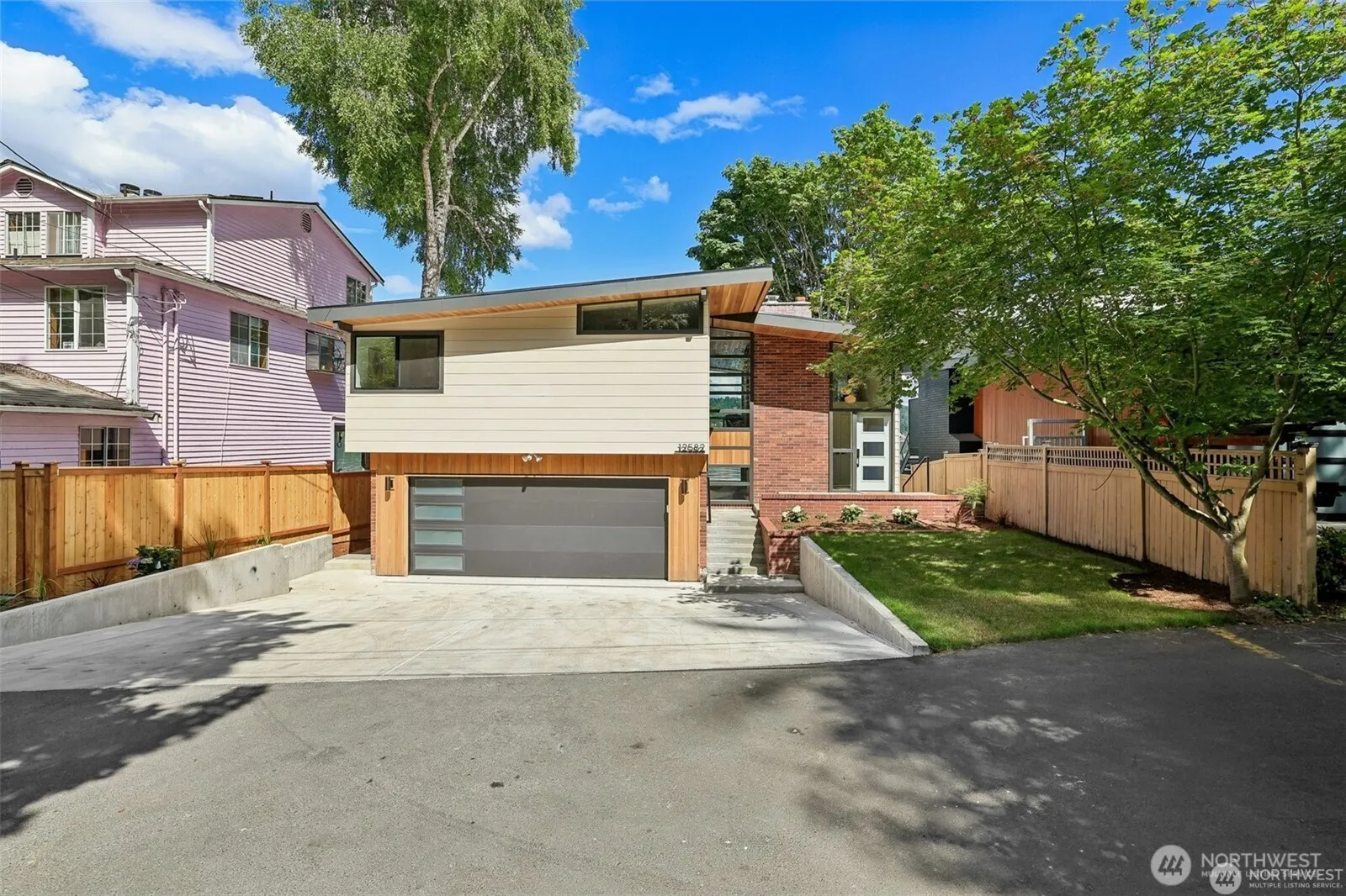 Property photo for 12582 Riviera Place Ne, Seattle photo 4