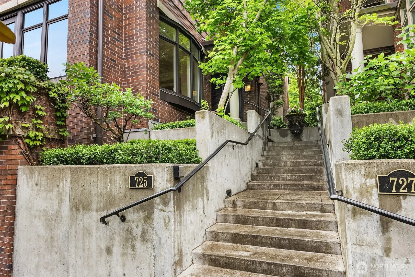 Property photo for 725 Harvard Avenue E, Seattle photo 3