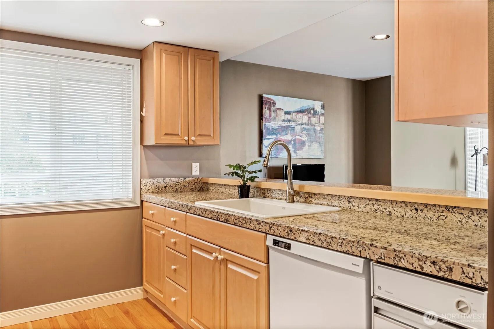Property photo for 601 W Mercer Place #304, Seattle photo 4