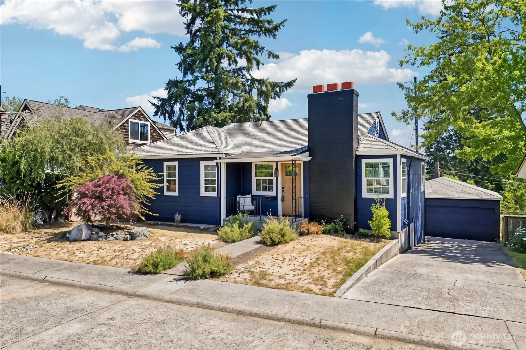 Property photo for 3310 9th Avenue W, Seattle photo 2