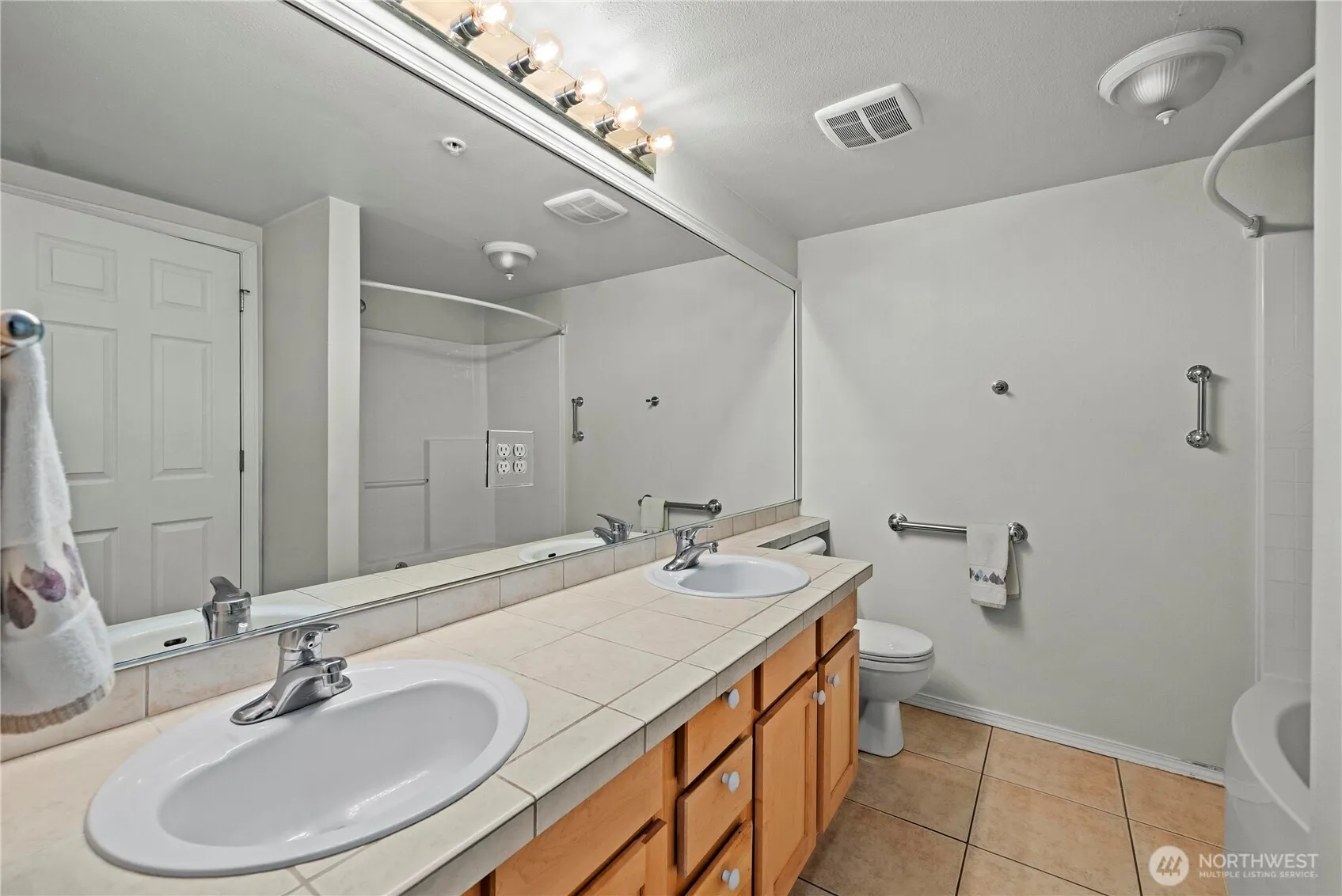 Property photo for 6445 James Avenue Se #b, Auburn photo 4