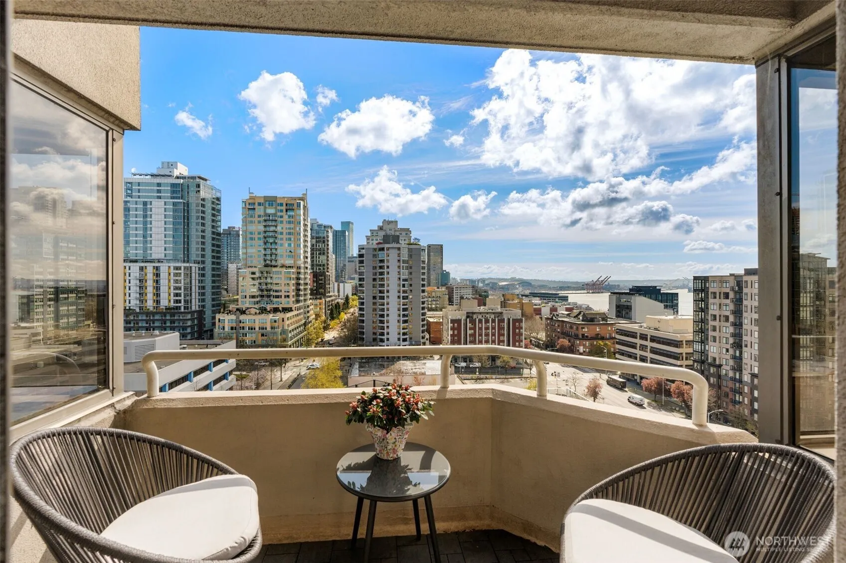 Property photo for 2821 2nd Avenue #1004, Seattle photo 4