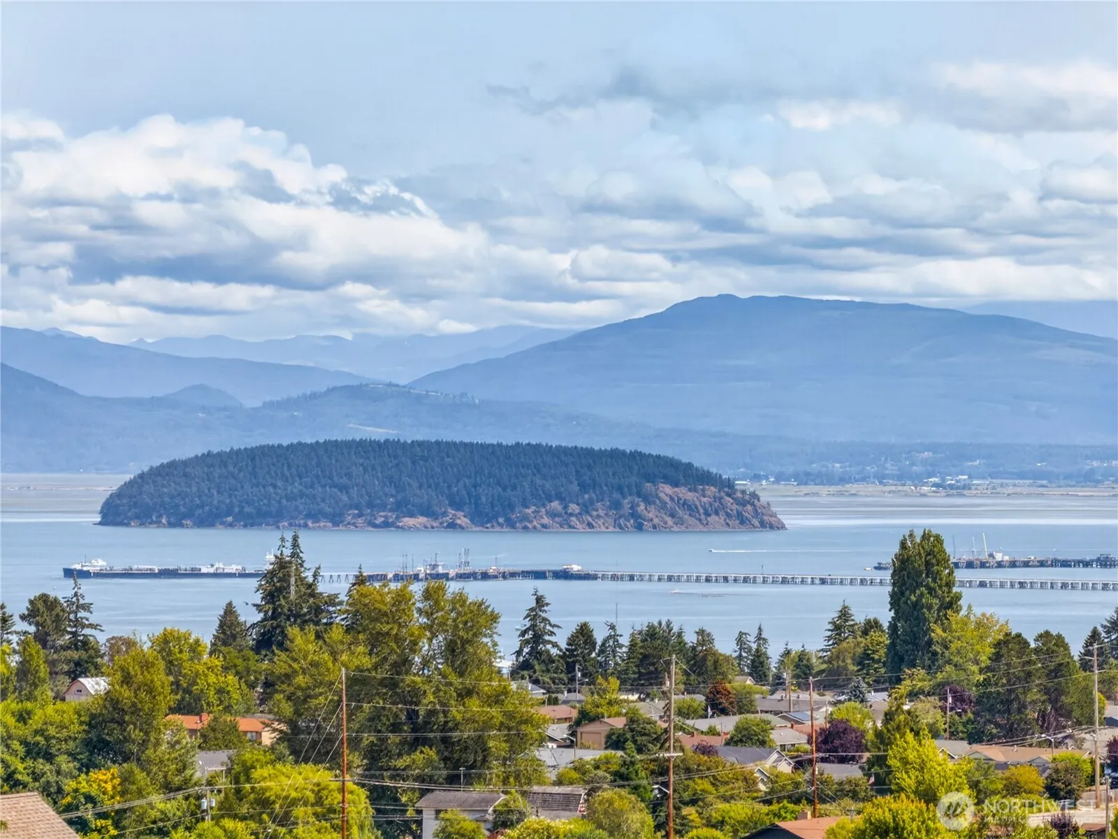 Property photo for 4402 E Avenue, Anacortes photo 4