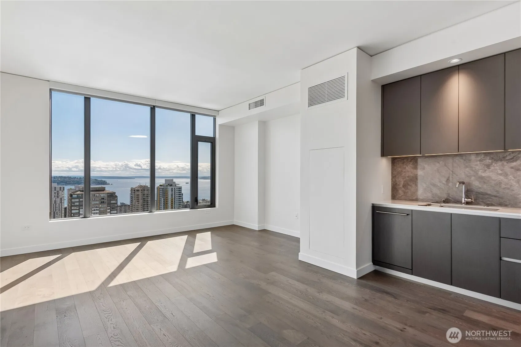 Property photo for 2510 6th Street #2705, Seattle photo 4