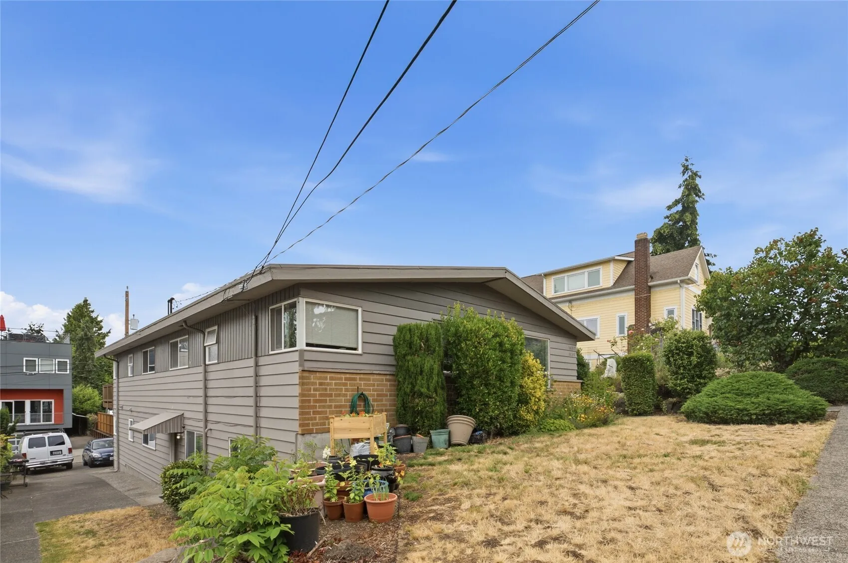 Property photo for 3637 Woodlawn Avenue N, Seattle photo 4