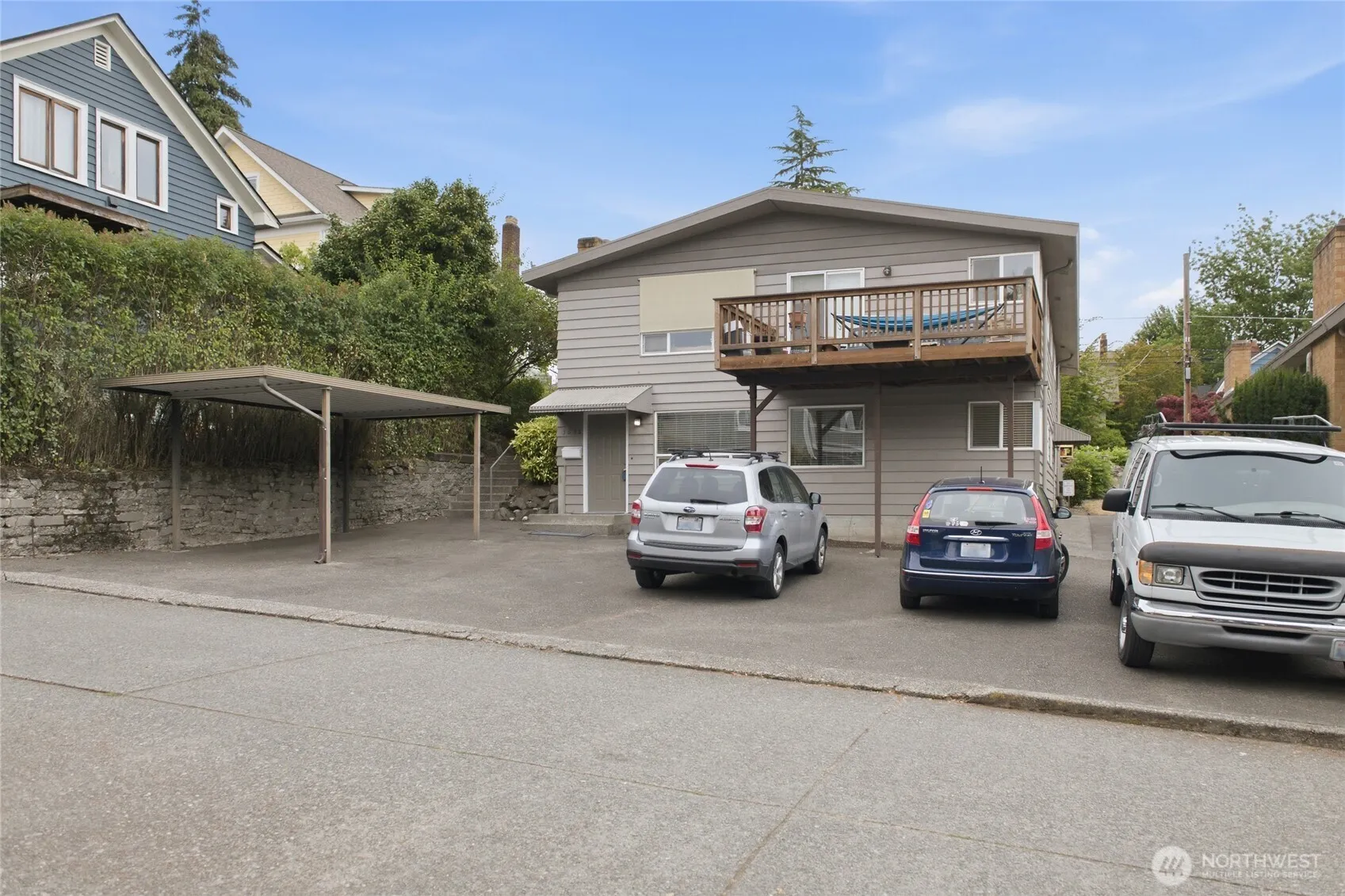 Property photo for 3637 Woodlawn Avenue N, Seattle photo 2