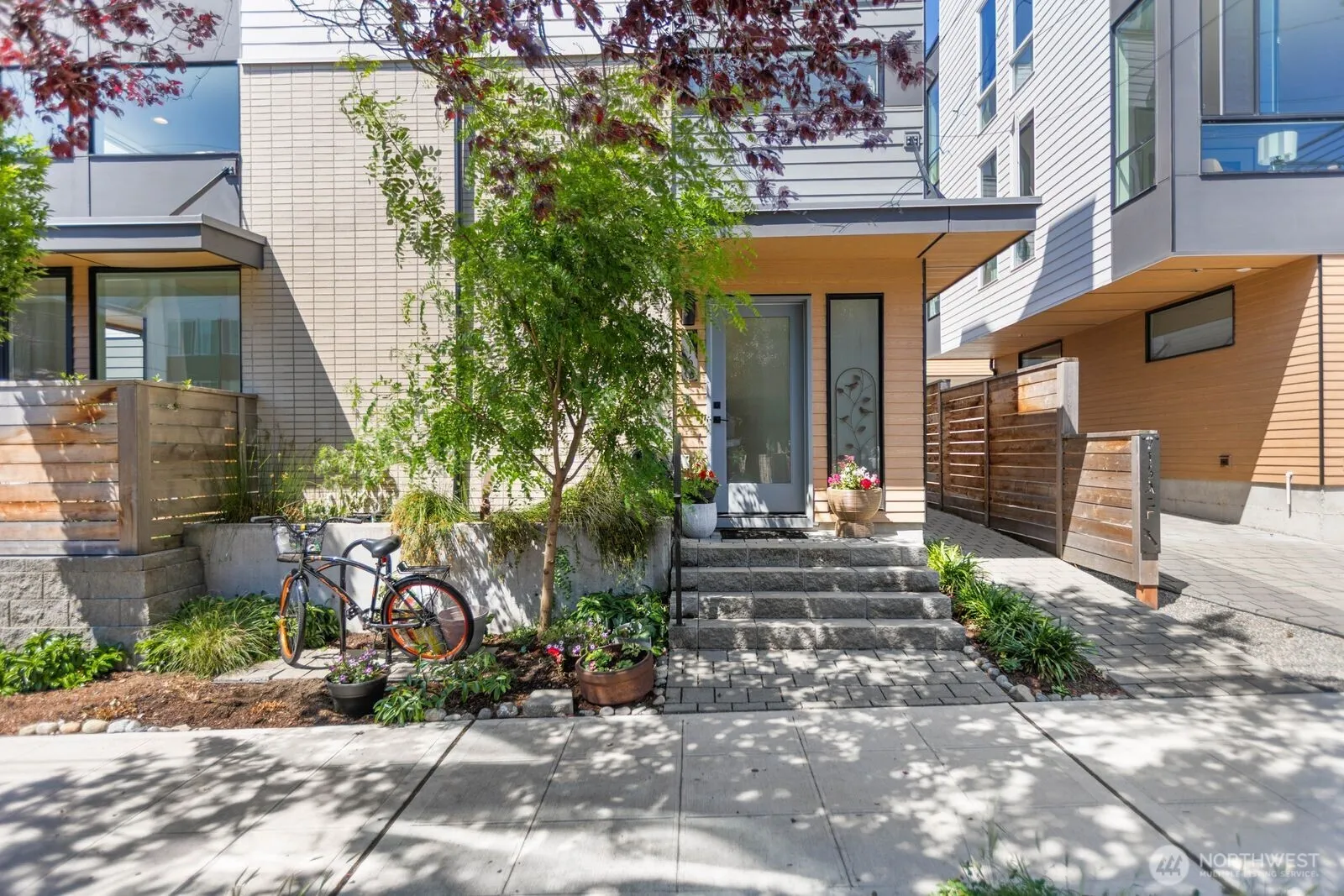 Property photo for 916 Nw 56th Street #g, Seattle photo 2
