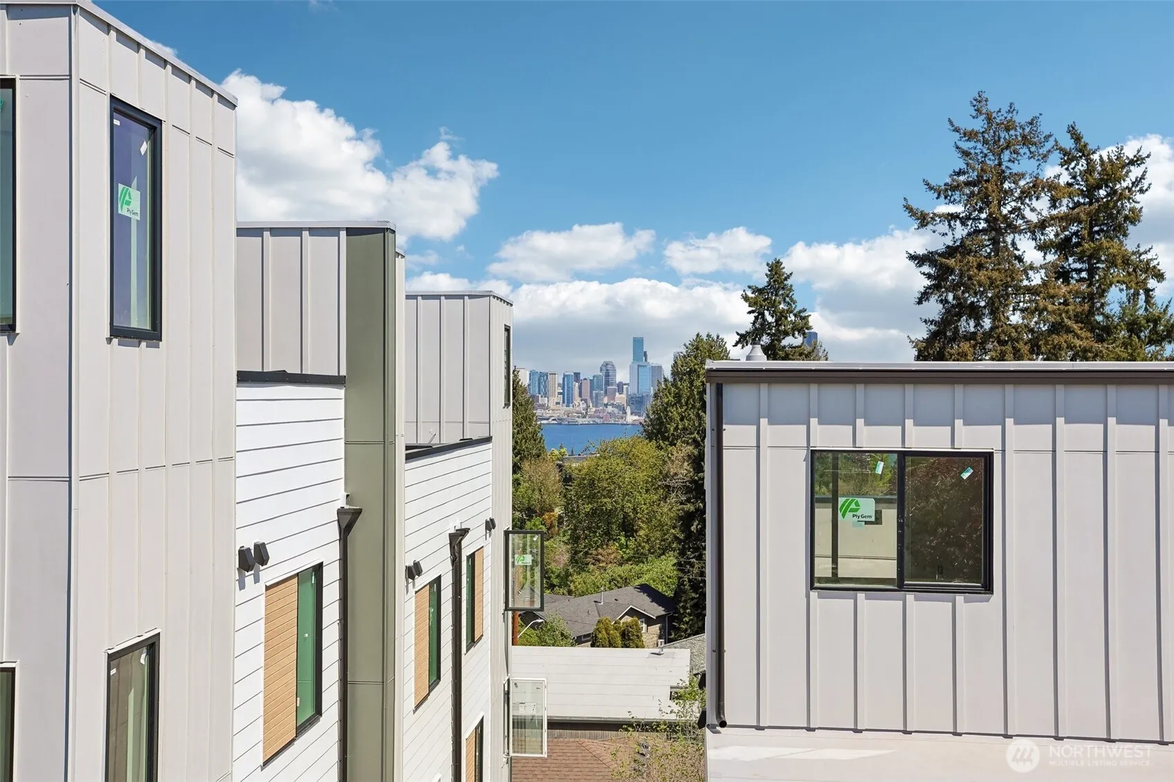 Property photo for 1926 Ferry Avenue Sw, Seattle photo 3