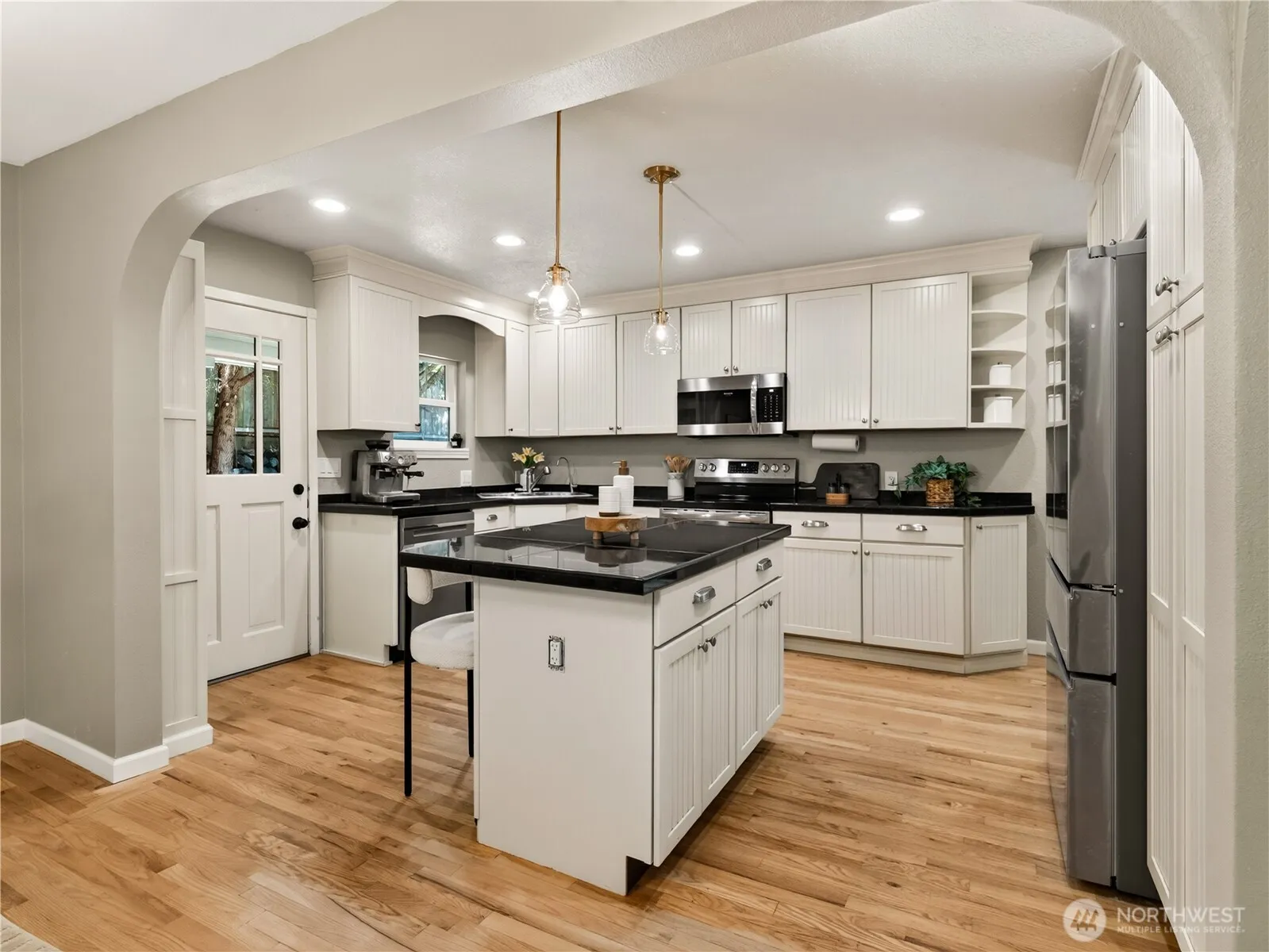 Property photo for 420 222nd Avenue Ne, Sammamish photo 2
