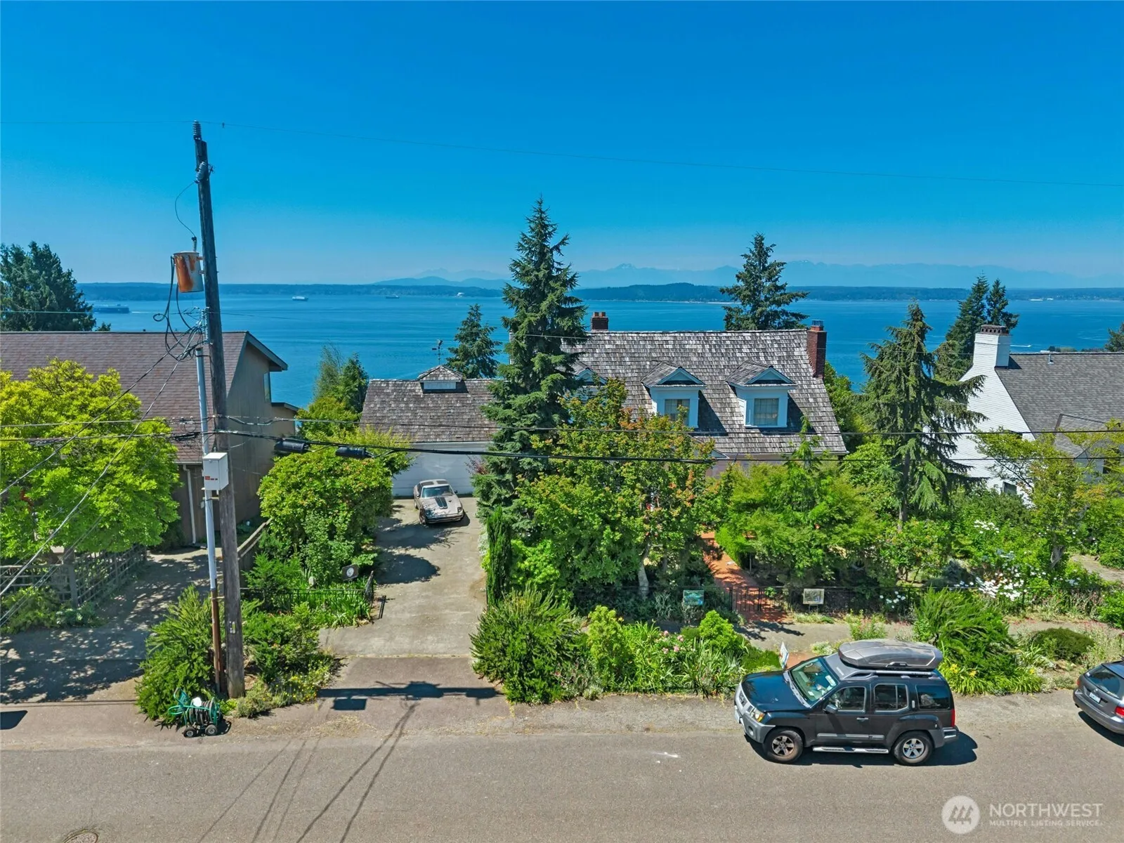 Property photo for 4048 56th Avenue Sw, Seattle photo 3