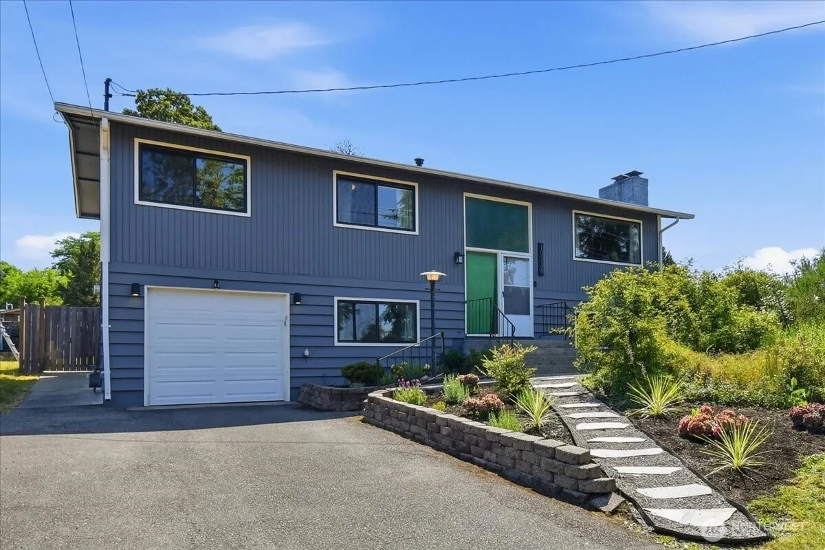 Property photo for 10236 11th Avenue Sw, Seattle