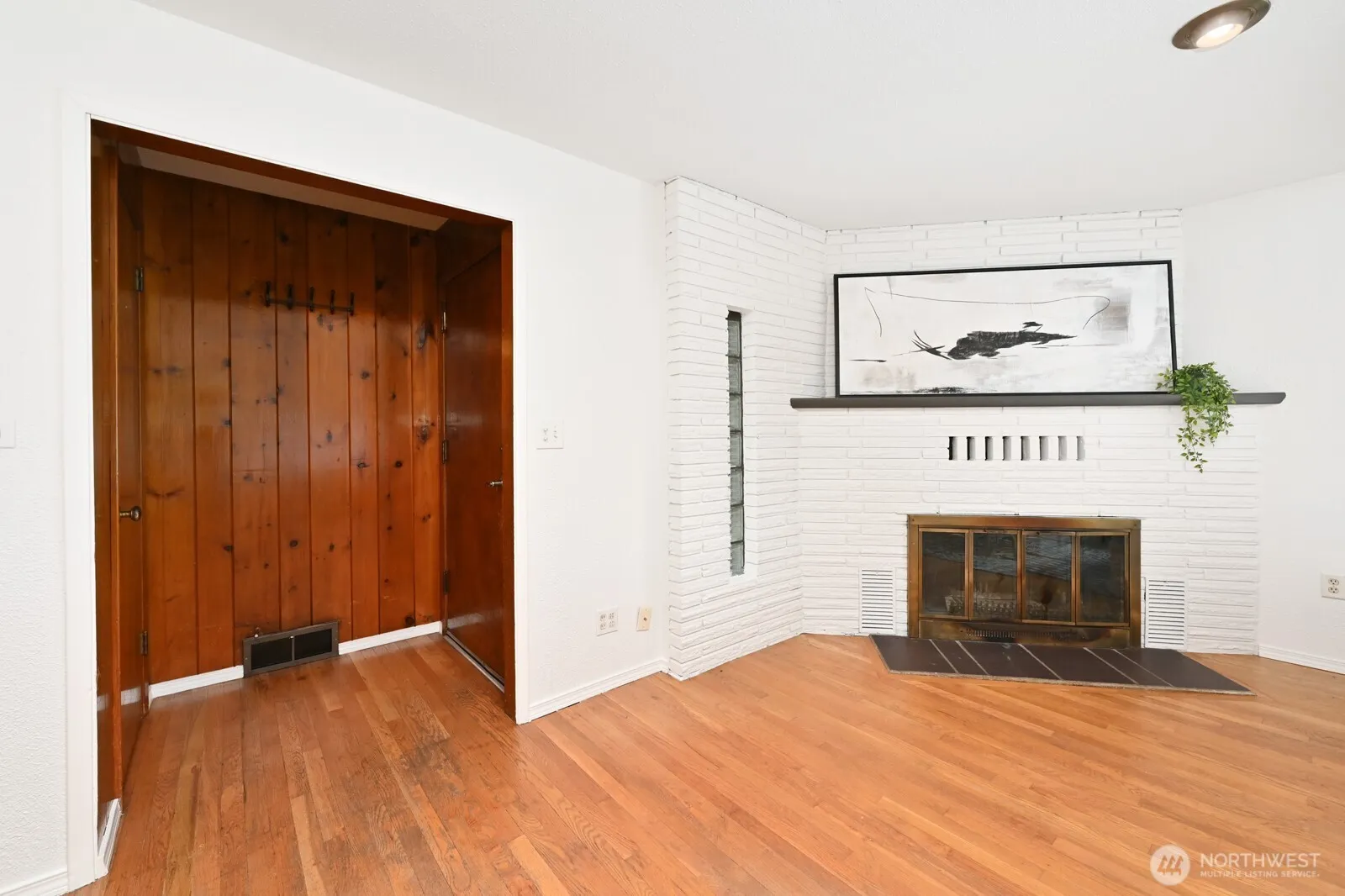 Property photo for 10625 16th Avenue Sw, Seattle photo 3