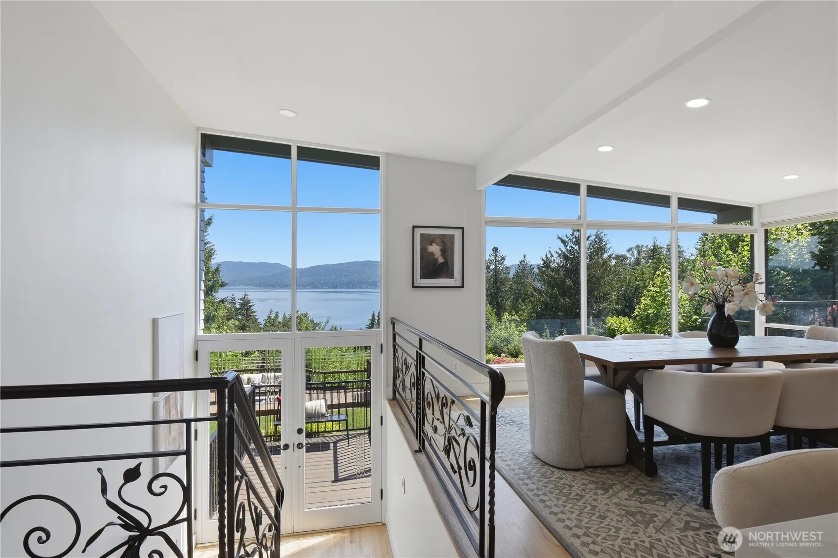 Property photo for 639 W Lake Sammamish Parkway Ne, Bellevue photo 4