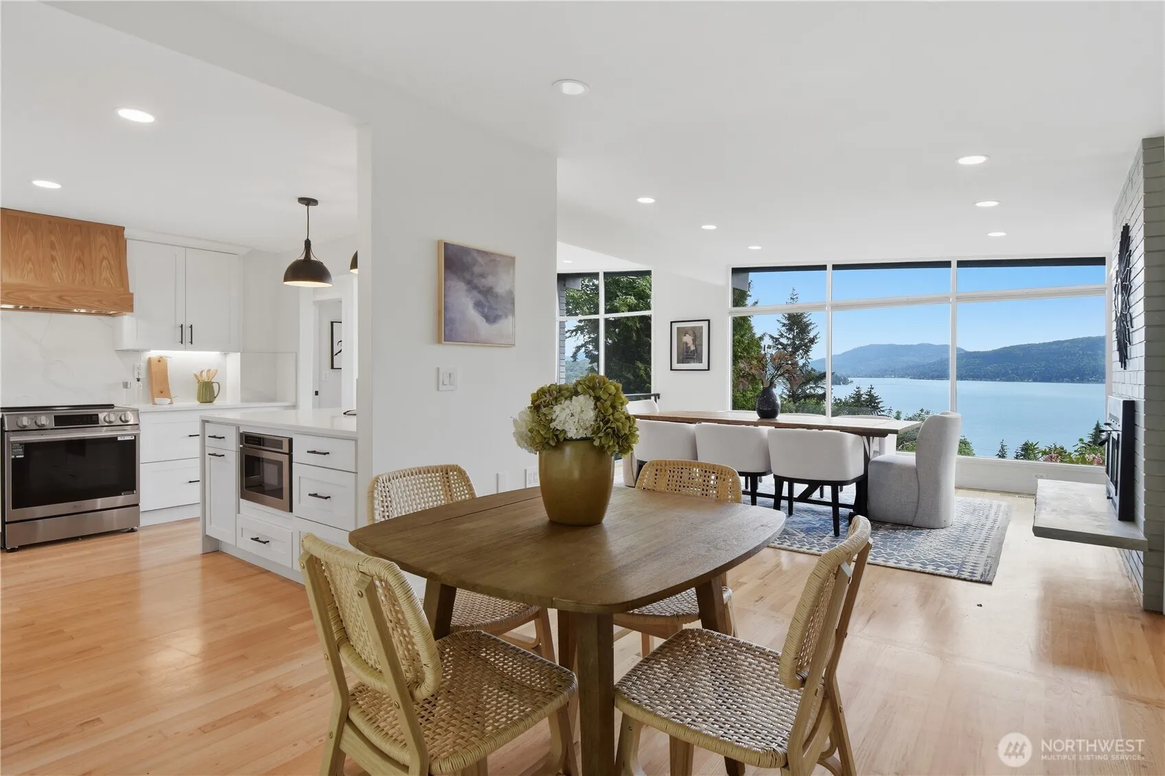 Property photo for 639 W Lake Sammamish Parkway Ne, Bellevue photo 3