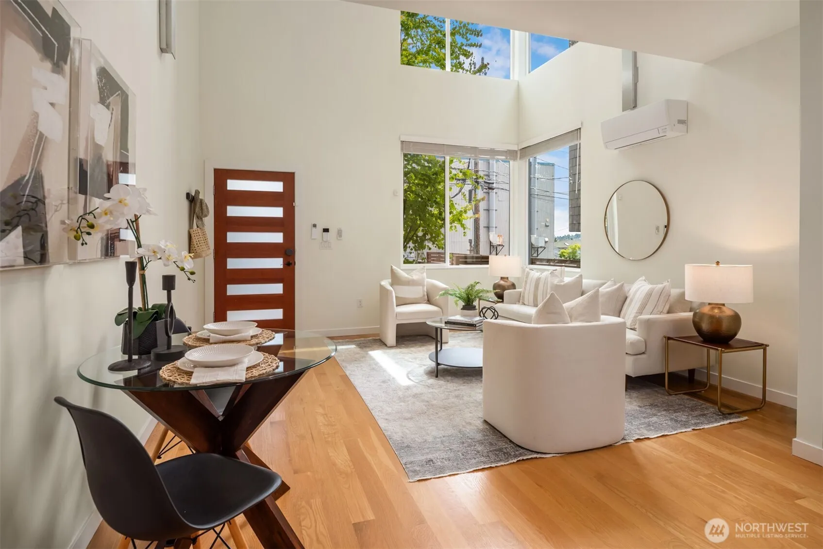 Property photo for 3924 Linden Avenue N, Seattle photo 4