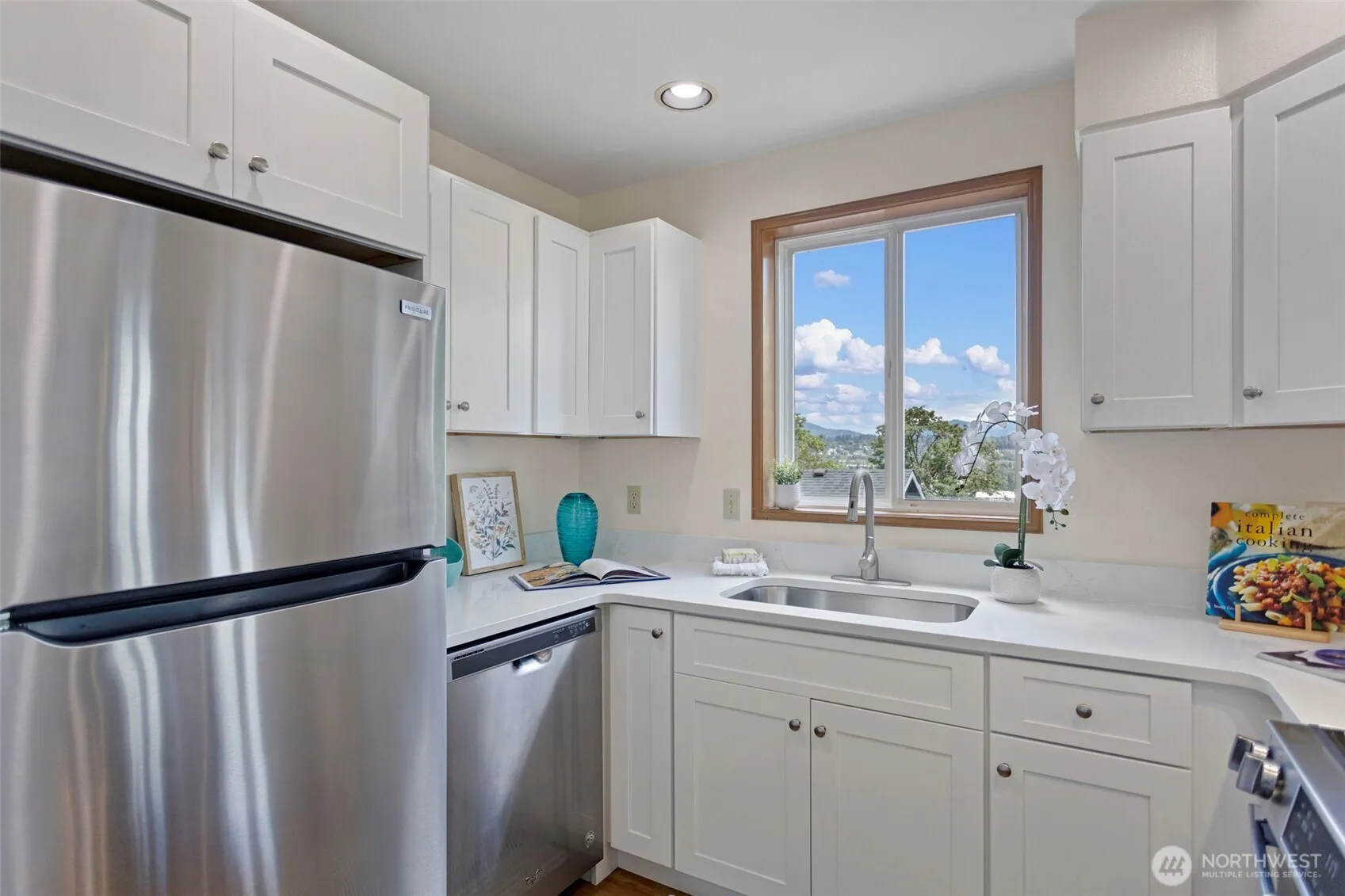 Property photo for 278 Lind Avenue Nw, Renton photo 3