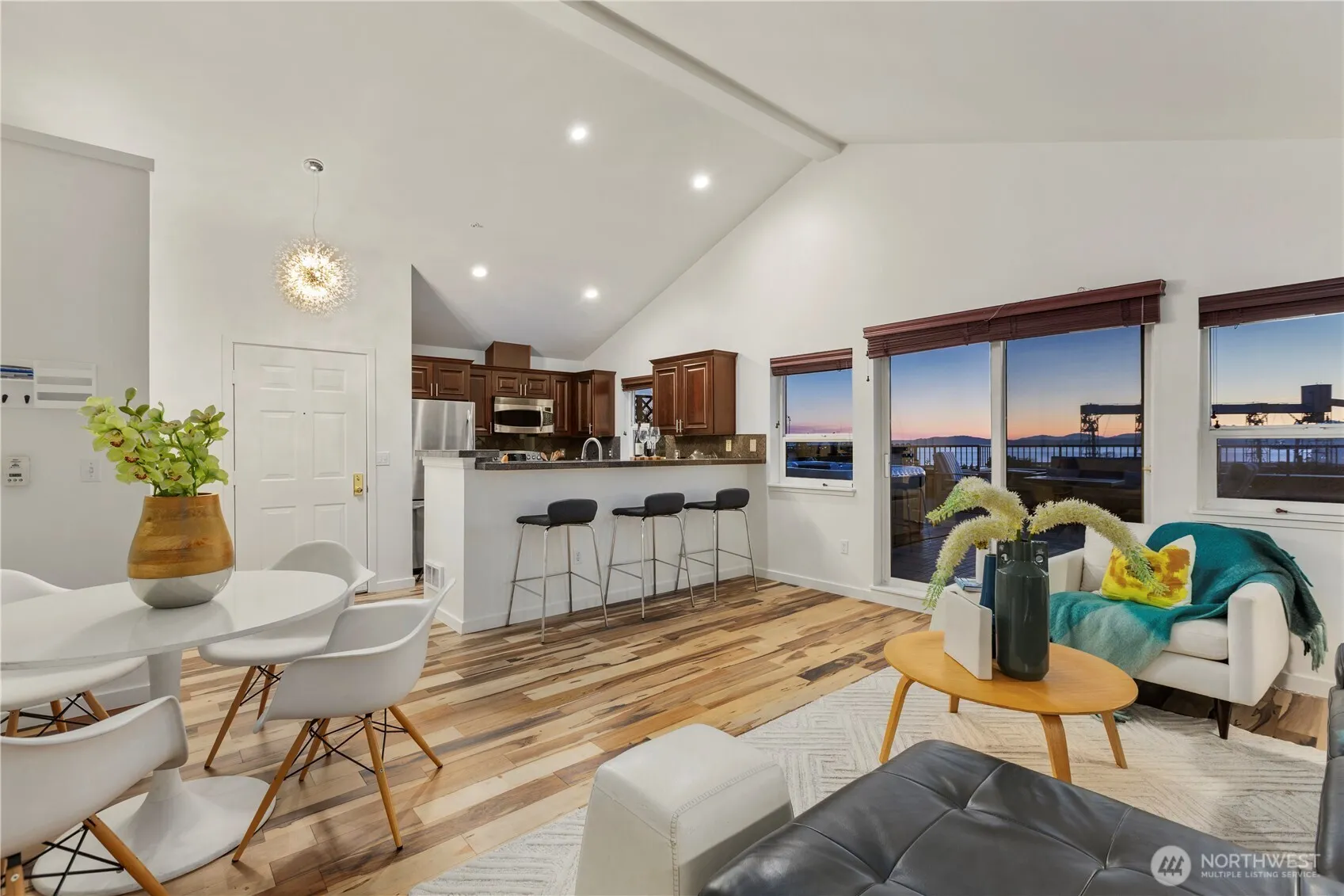 Property photo for 524 6th Avenue W #407, Seattle photo 4
