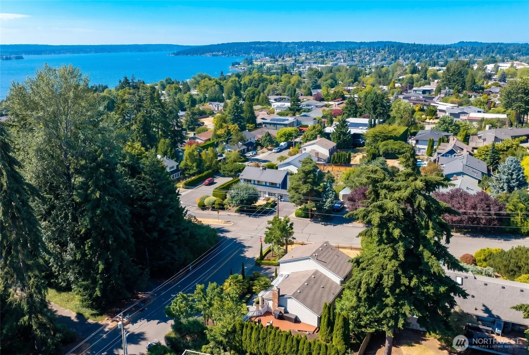 Property photo for 10603 Ne 60th Street, Kirkland photo 3