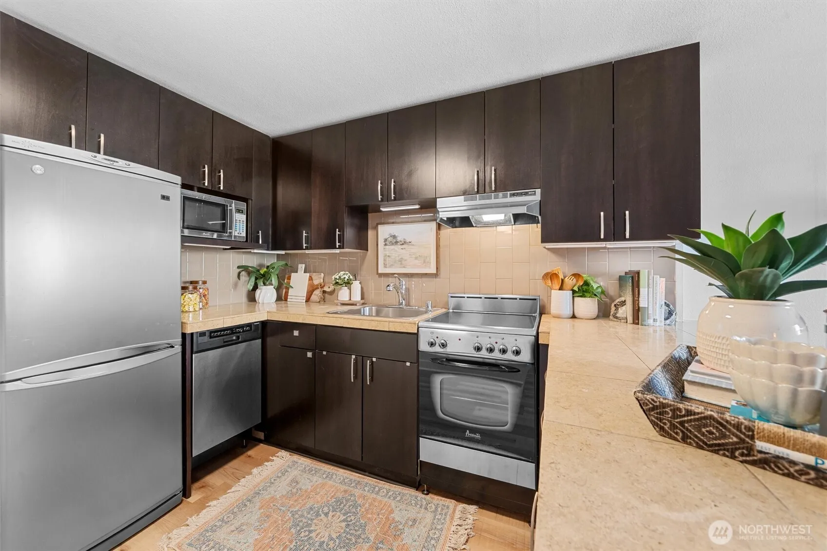Property photo for 752 Bellevue Avenue E #212, Seattle photo 5